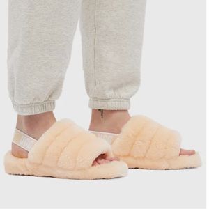 UGG Fluff Yeah size 10